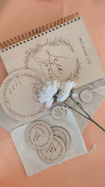 Load image into Gallery viewer, Monthly milestone set - wreath design (to match ‘All about you’ journal)
