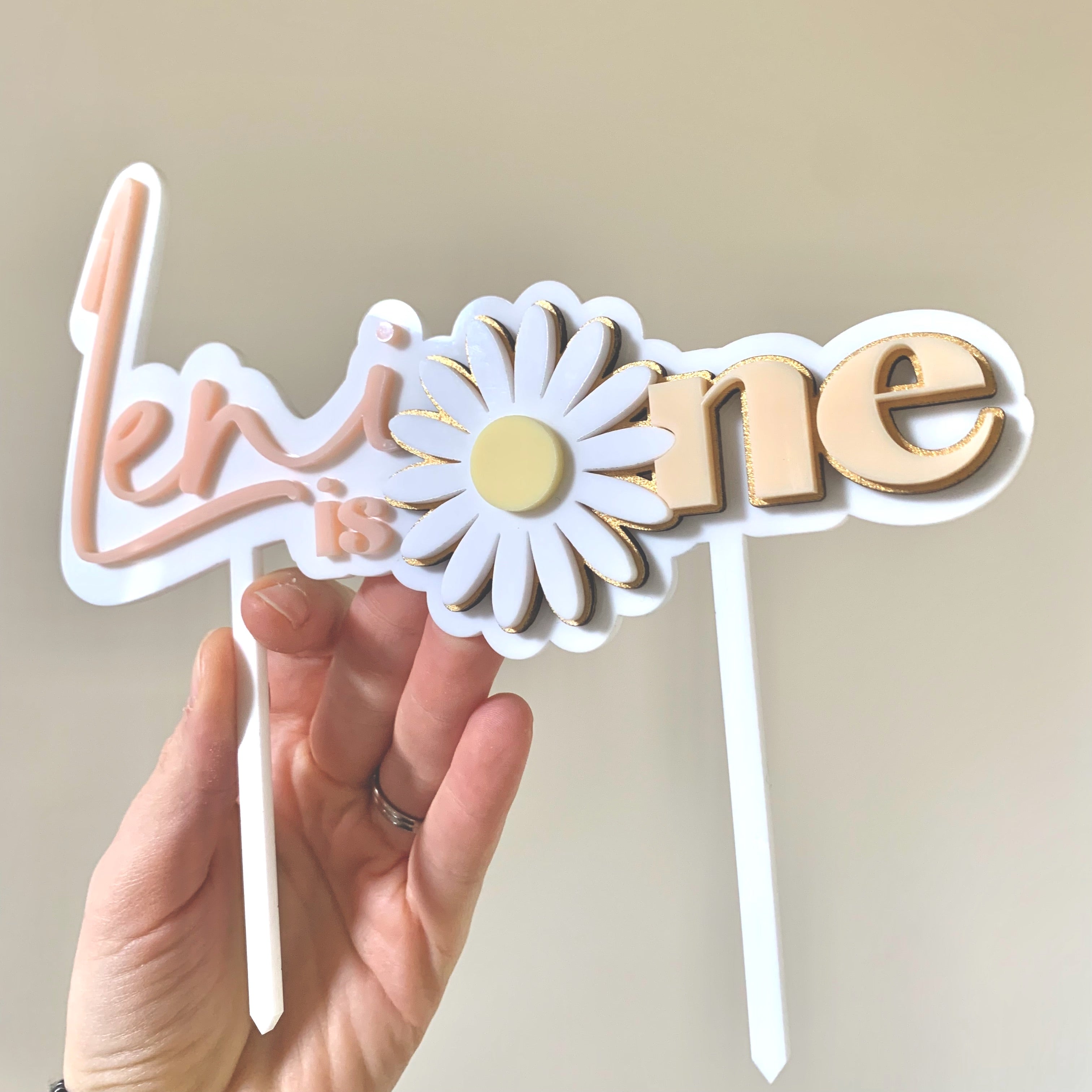 Enchanted Garden Custom text Daisy Cake topper – Love and Sparkles Gifting
